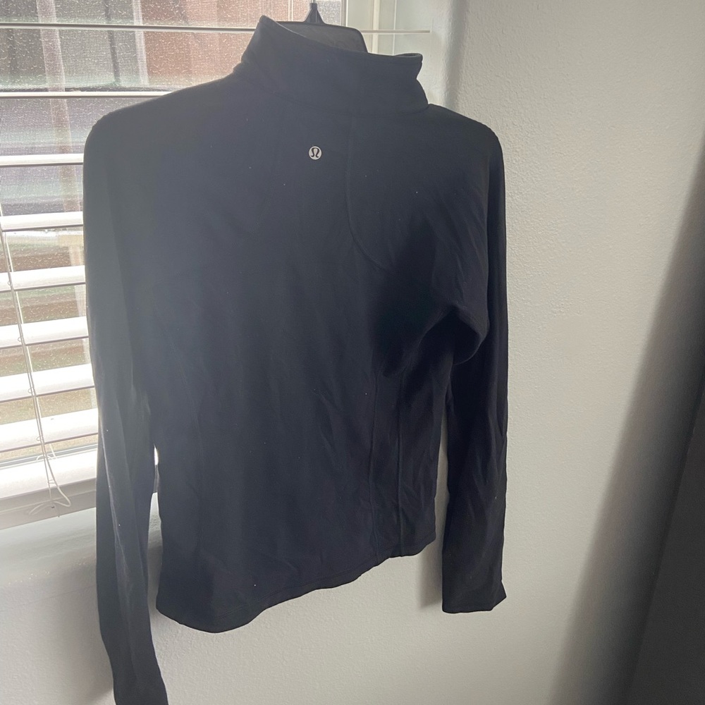 Lululemon black workout sweater